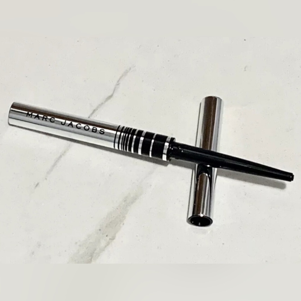 Marc Jacobs Fineliner Ultra-Skinny Gel Eye Crayon-Black (Travel Size)